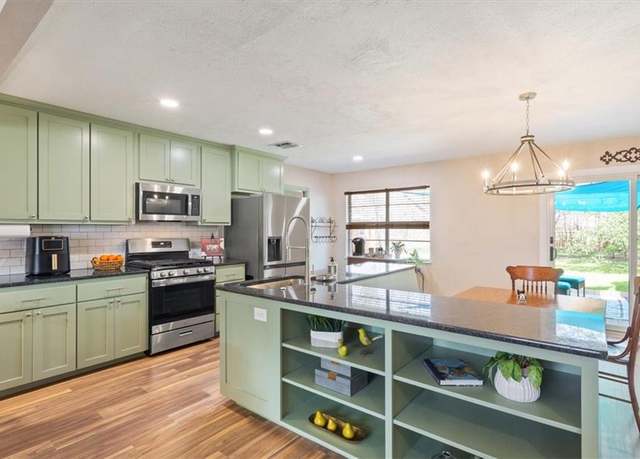 Property at 725 Falcon Dr, Woodway, TX 76712, 4 beds, 2 baths