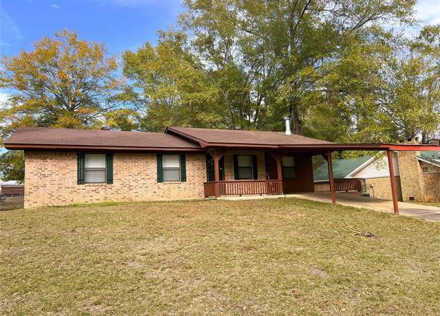 Property at 104 Beech St, Homer, LA 71040, 3 beds, 1.5 baths