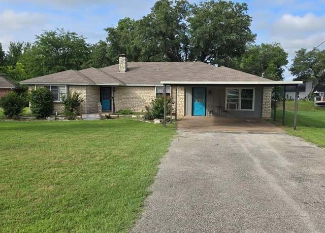 Property at 209 Granada Calle, Granbury, TX 76049, 3 beds, 2 baths
