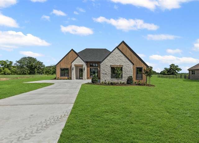 Property at 580 Lydia Ln, Granbury, TX 76049, 4 beds, 3 baths