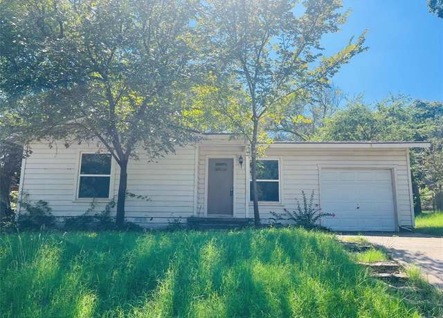 Property at 207 Live Oak Ln, Weatherford, TX 76086, 2 beds, 1 bath