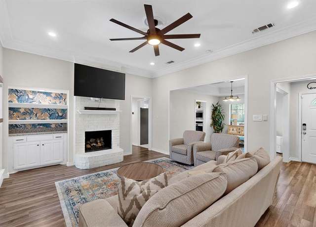 Property at 4202 Meadow Ridge Dr, Carrollton, TX 75010, 3 beds, 2 baths
