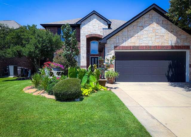 Property at 8805 Moon Rise Ct, Fort Worth, TX 76244, 4 beds, 2.5 baths