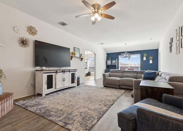 Property at 10509 Splitridge Ct, Fort Worth, TX 76108, 3 beds, 2 baths