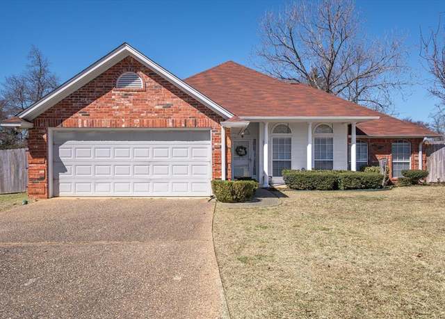 Property at 801 Braewood Cir, Lindale, TX 75771, 3 beds, 2 baths
