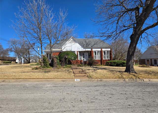 Property at 514 W Baylor St, Weatherford, TX 76086, 3 beds, 3 baths