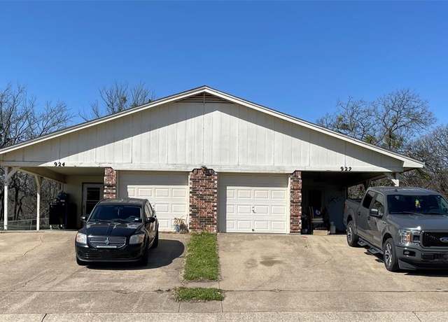 Property at 922 Terry Trl, Weatherford, TX 76086, 5 beds, 2.5 baths
