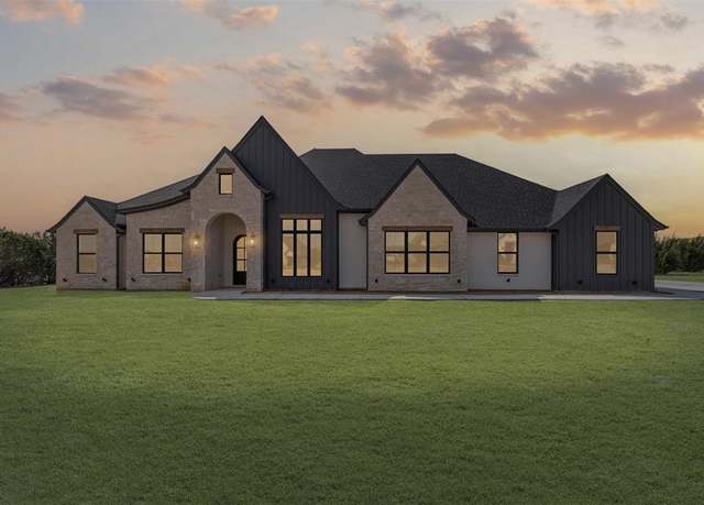 Property at 7103 Heathington Ct, Granbury, TX 76049, 4 beds, 3.5 baths