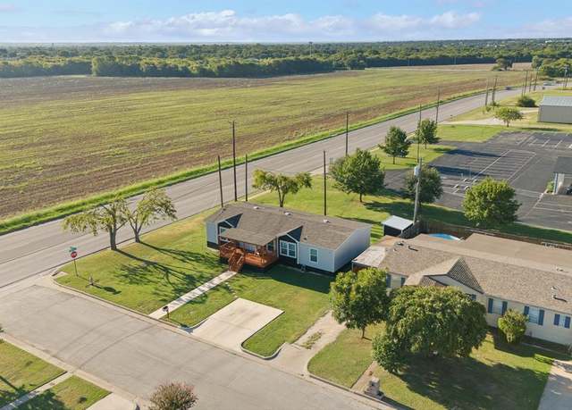 Property at 1401 Old Bridge Rd, Cleburne, TX 76033, 3 beds, 3.5 baths