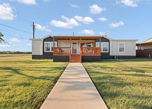 Property at 1401 Old Bridge Rd, Cleburne, TX 76033, 3 beds, 3.5 baths