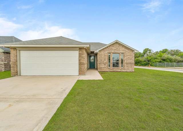 Property at 904 King St, Weatherford, TX 76086, 4 beds, 2 baths