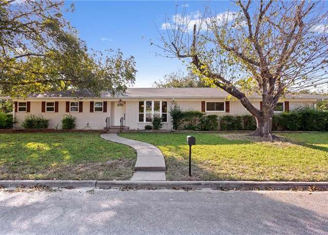 Property at 1214 W 19th St, Clifton, TX 76634, 3 beds, 2 baths