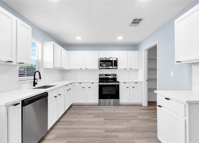 Property at 814 Bigfork Dr, Arlington, TX 76001, 3 beds, 2.5 baths