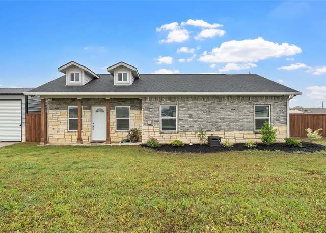 Property at 604 S Aquilla St, Itasca, TX 76055, 3 beds, 2 baths