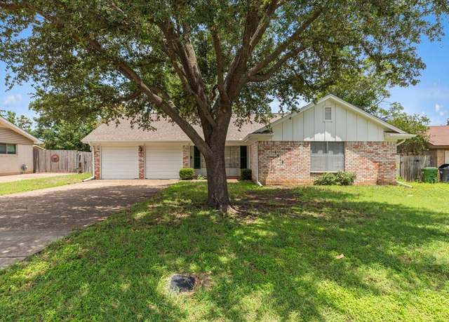 Property at 4918 Lakemoor Dr, Waco, TX 76710, 3 beds, 2 baths