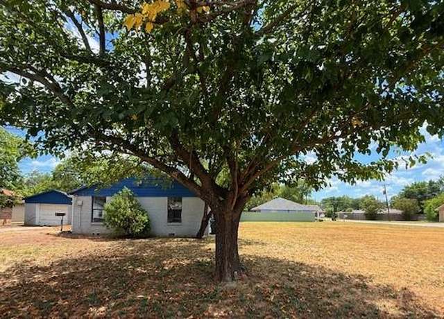 Property at 125 W Lemon St, Saginaw, TX 76179, 4 beds, 2 baths