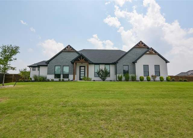 Property at 8040 Knapp Dr, Waxahachie, TX 75167, 5 beds, 2.5 baths