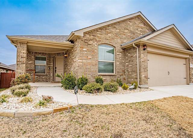 Property at 9912 Huntersville Trl, Fort Worth, TX 76108, 4 beds, 2 baths