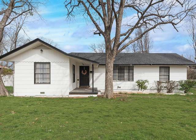 Property at 2527 Glencrest Dr, Fort Worth, TX 76119, 3 beds, 2 baths