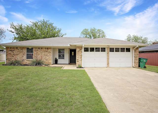 Property at 1306 Fairway Dr, Graham, TX 76450, 3 beds, 2 baths