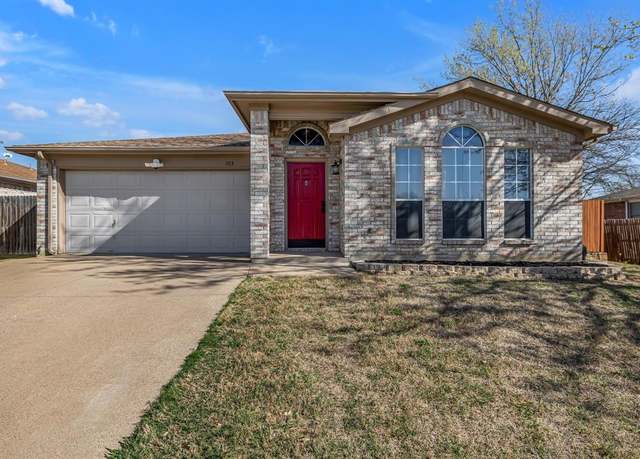 Property at 703 Valley Spring Dr, Arlington, TX 76018, 3 beds, 2 baths