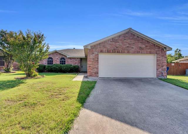 Property at 131 Logan Ln, Waxahachie, TX 75165, 3 beds, 2 baths