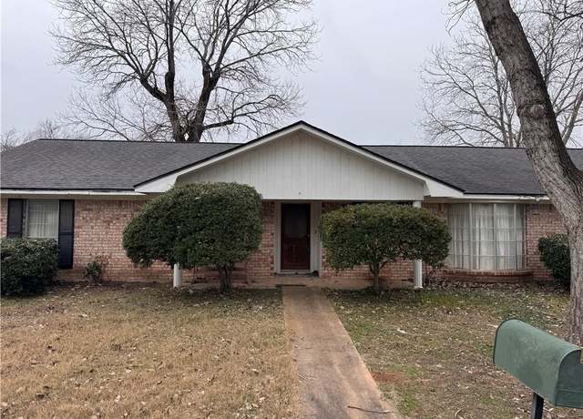Property at 1008 W Elizabeth Dr, Robinson, TX 76706, 3 beds, 2 baths