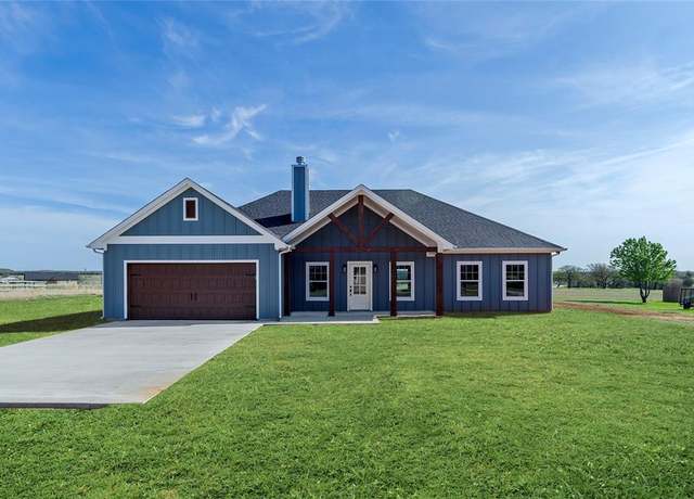 Property at 316 Clubview Dr, Bowie, TX 76230, 3 beds, 2 baths