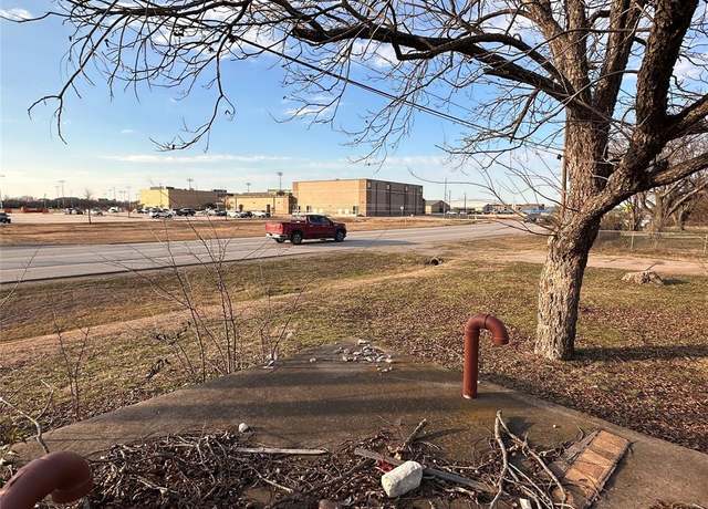 Property at 1206 N, Powell Pkwy, Anna, TX 75409, 2 beds, 1.5 baths