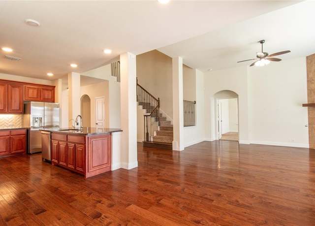 Property at 916 Sunset Haven Dr, Little Elm, TX 75068, 5 beds, 4 baths