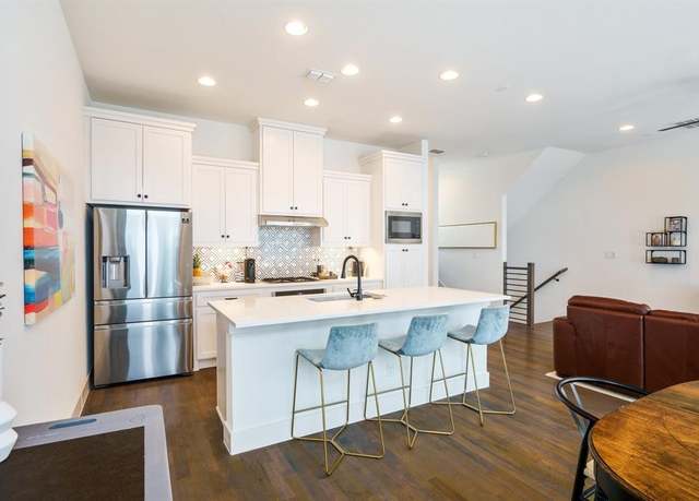 Property at 4706 Virginia Ave #4, Dallas, TX 75204, 2 beds, 2.5 baths