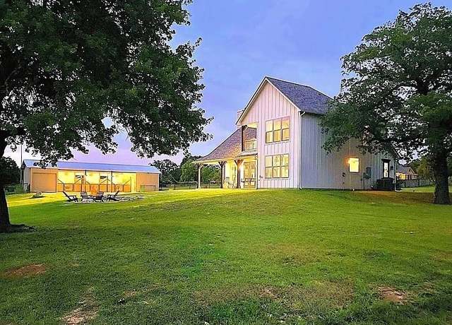 Property at 1299 Harmony Cir, Weatherford, TX 76087, 3 beds, 2.5 baths