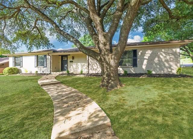 Property at 633 NW Chisholm Rd, Burleson, TX 76028, 3 beds, 2 baths