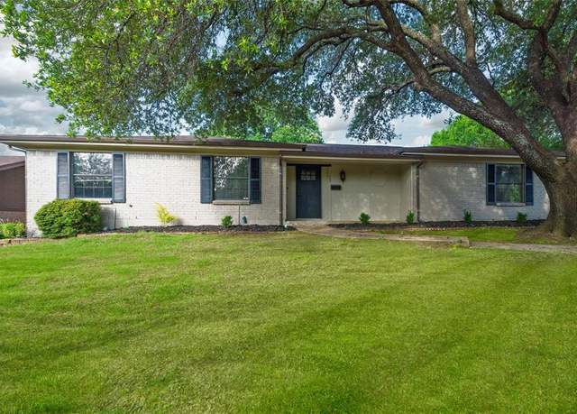Property at 633 NW Chisholm Rd, Burleson, TX 76028, 3 beds, 2 baths