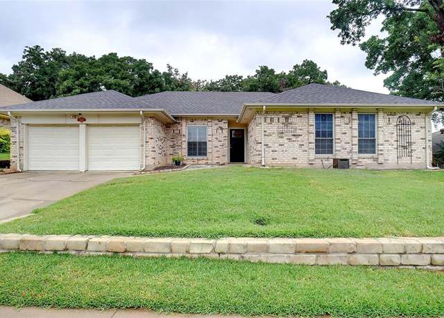 Property at 1000 Forest Trail Ct, Euless, TX 76039, 4 beds, 2.5 baths