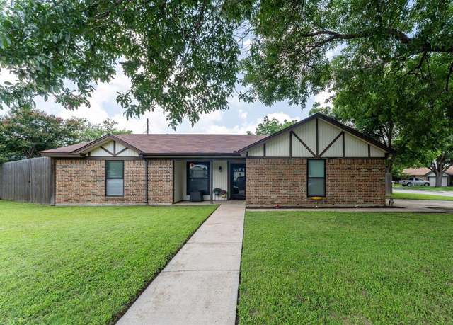 Property at 728 NW James Cir, Burleson, TX 76028, 3 beds, 2 baths