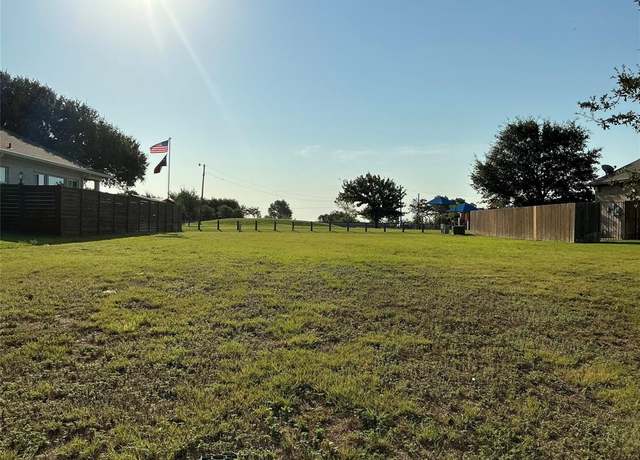 Property at 1404 N Reagan St, West, TX 76691