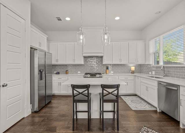 Property at 6324 Oakbend Cir, Fort Worth, TX 76132, 3 beds, 2.5 baths