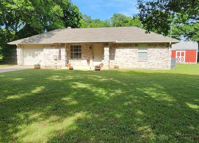 Property at 611 N Lamar St, Tioga, TX 76271, 3 beds, 1.5 baths
