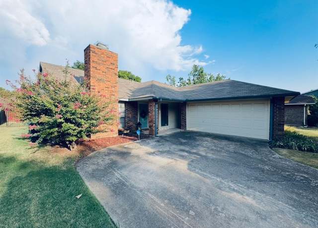 Property at 1832 Parkside Dr, Denton, TX 76201, 4 beds, 2 baths