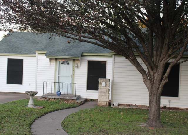 Property at 806 N Kaufman St, Seagoville, TX 75159, 3 beds, 1 bath