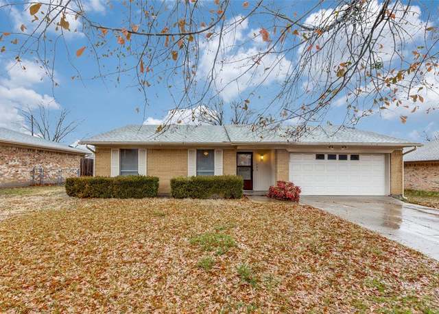 Property at 700 Cleveland St, Greenville, TX 75401, 3 beds, 2 baths