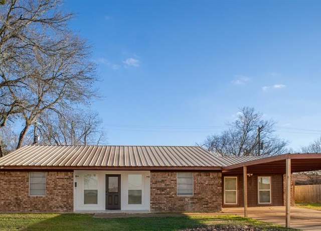 Property at 214 N Calhoun St, Groesbeck, TX 76642, 3 beds, 2 baths