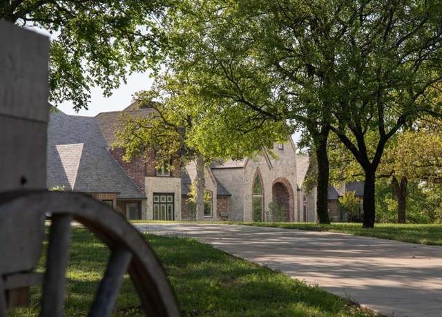 Property at 700 Temple Hall Hwy, Granbury, TX 76049, 5 beds, 5 baths