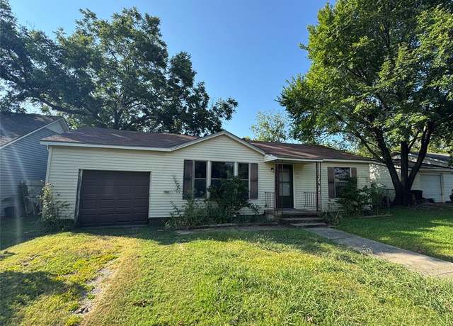 Property at 110 W Ash St, Elm Mott, TX 76640, 3 beds, 1.5 baths