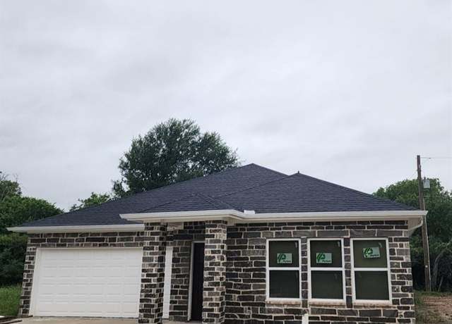 Property at 2512 Sheraton Dr, Fort Worth, TX 76105, 3 beds, 2 baths