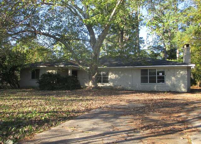 Property at 4136 Pines Rd, Shreveport, LA 71119, 3 beds, 2 baths