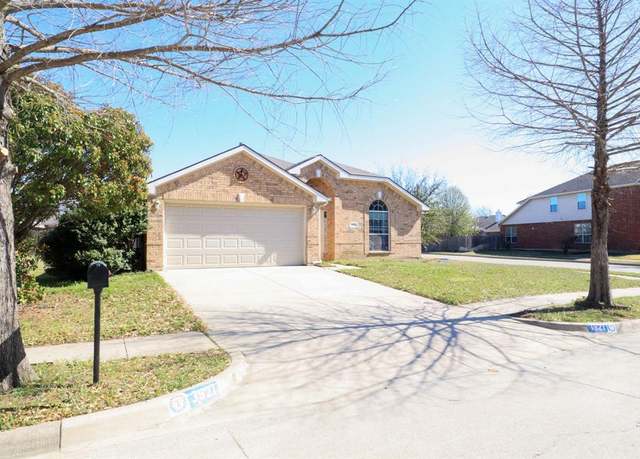 Property at 3921 Summerhill Ln, Fort Worth, TX 76244, 3 beds, 2 baths