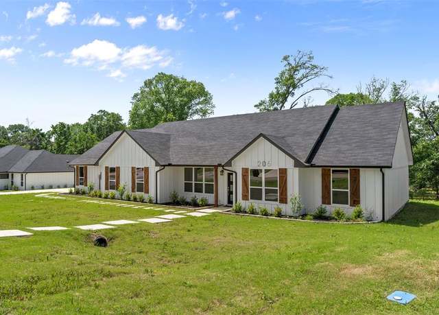 Property at 206 Splitrail Dr, Mabank, TX 75143, 5 beds, 3.5 baths