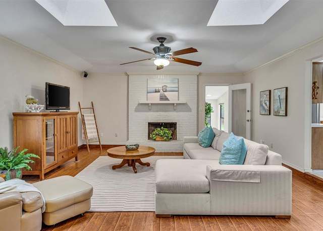 Property at 6824 Greenacres Dr, North Richland Hills, TX 76182, 3 beds, 2 baths